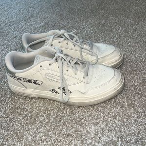 Reebok sneakers size 8!